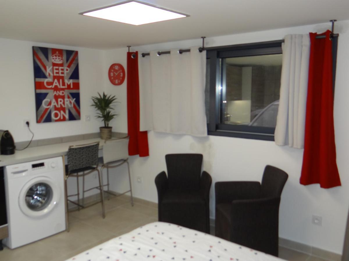 Trendy Studios Tassin Bagian luar foto